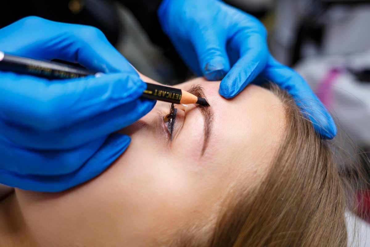 Mantenimiento de cejas con microblading