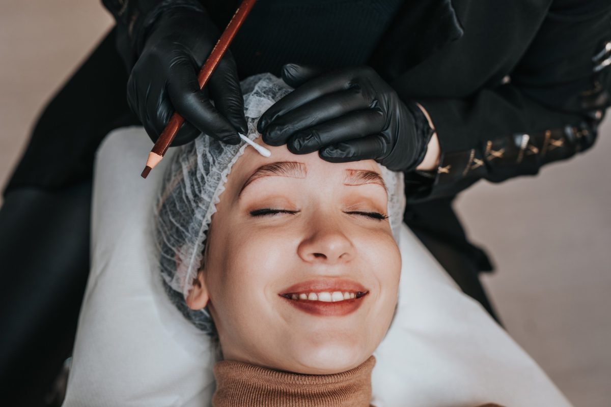 Pintado de cejas en microblading