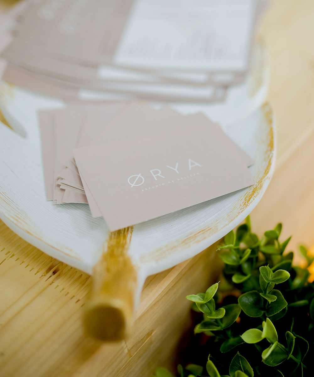 Tarjetas de reserva en Orya, centro de belleza